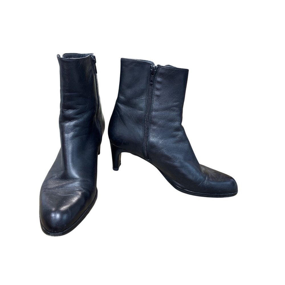 Stuart Weitzman womans black leather zip heeled 2.5" ankle boots sz 7.5M